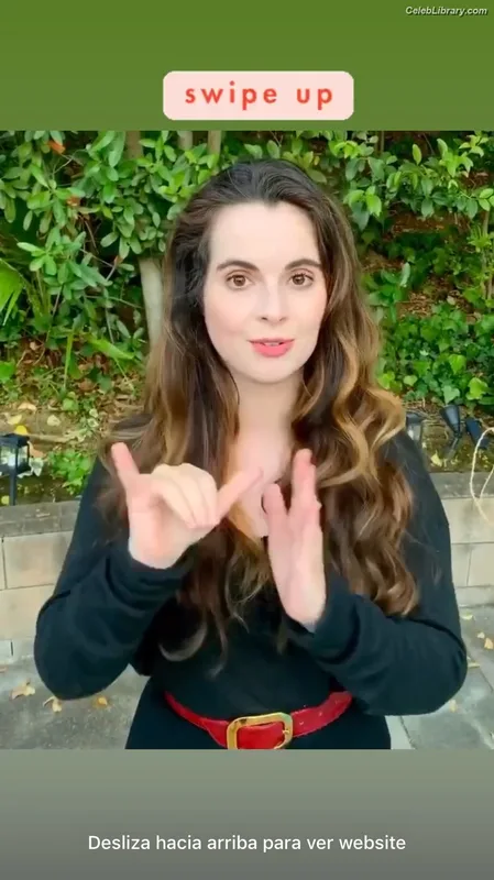 Vanessa Marano photo 4 of 1085