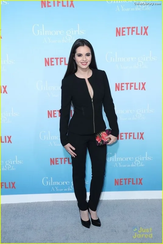 Vanessa Marano photo 12 of 1085