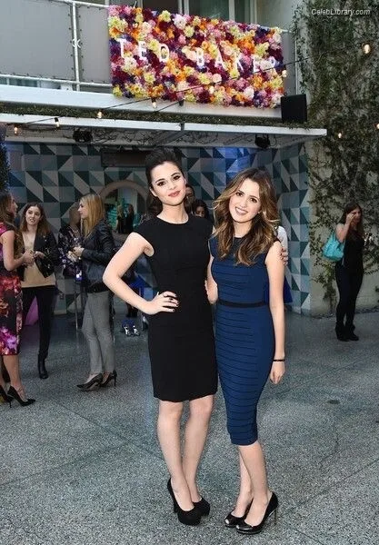 Vanessa Marano photo 19 of 1085