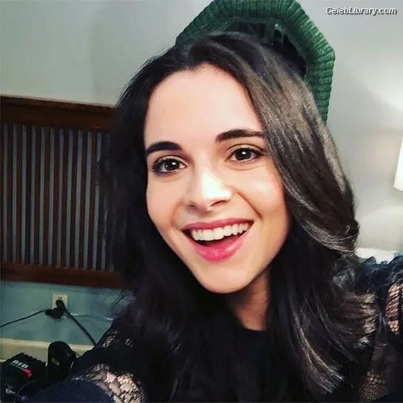 Vanessa Marano photo 5 of 1085