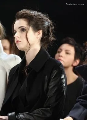 Vanessa Marano photo 5 of 1085