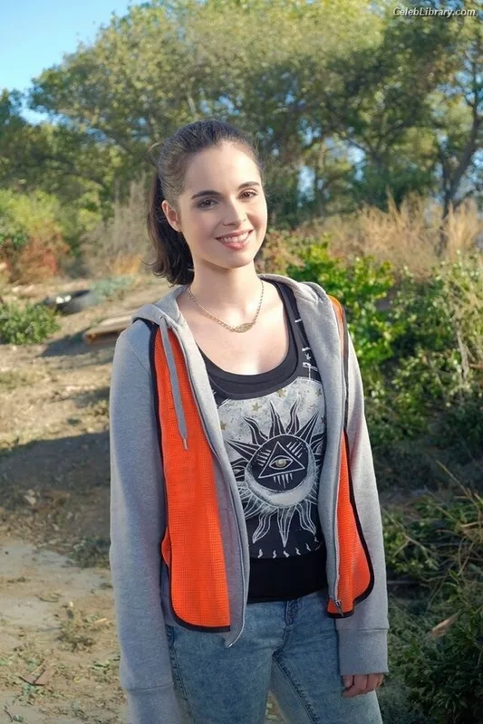 Vanessa Marano photo 11 of 1085