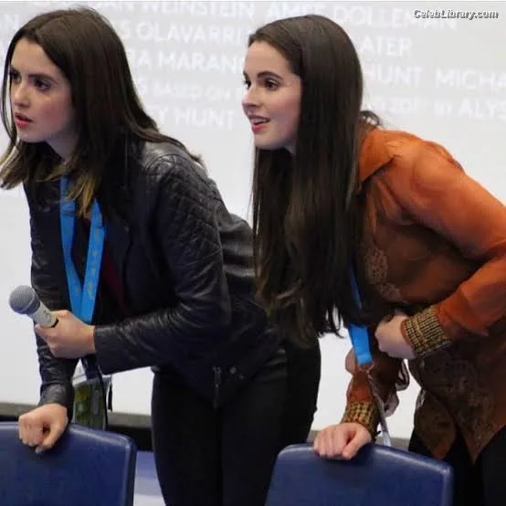 Vanessa Marano photo 3 of 1085