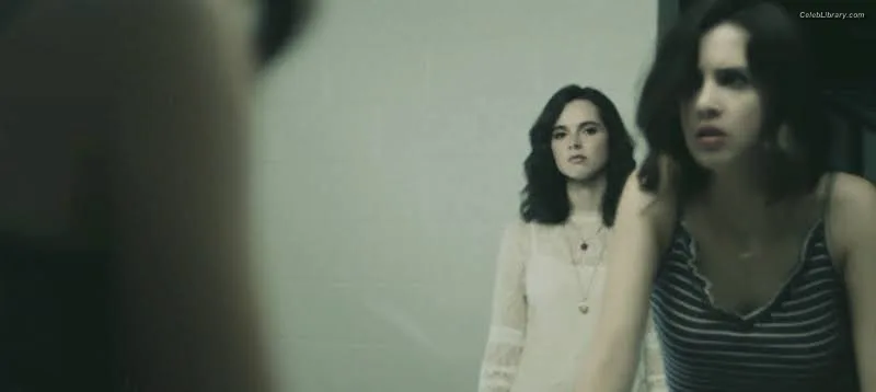 Vanessa Marano photo 4 of 1085