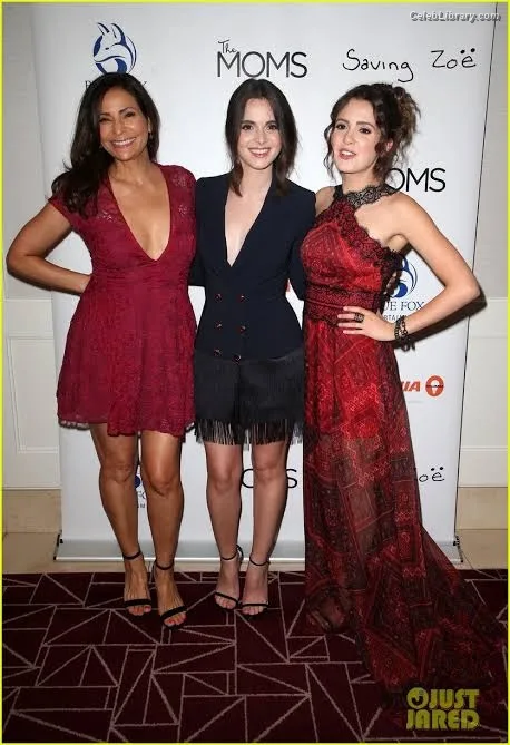 Vanessa Marano photo 19 of 1085