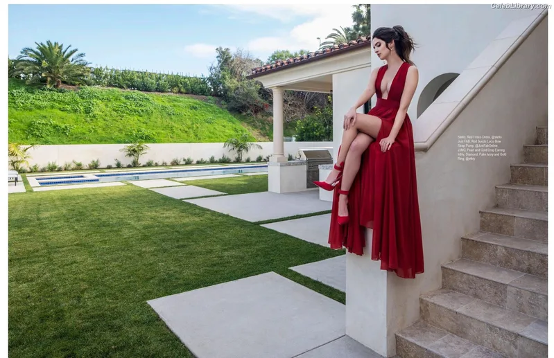 Vanessa Marano photo 22 of 1085