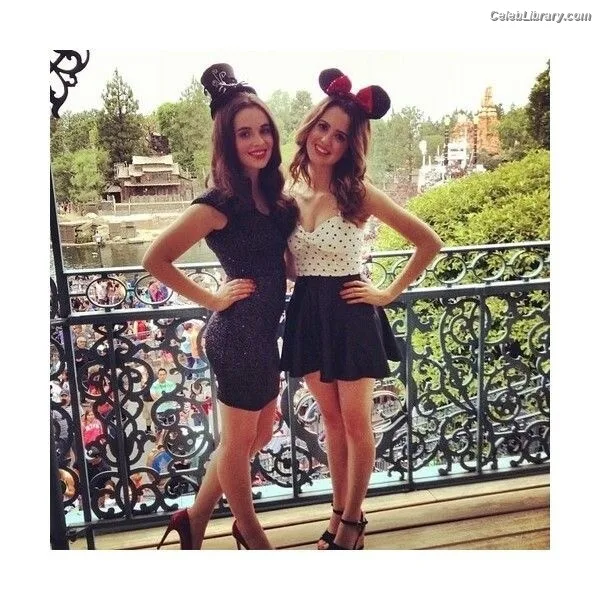Vanessa Marano photo 23 of 1085