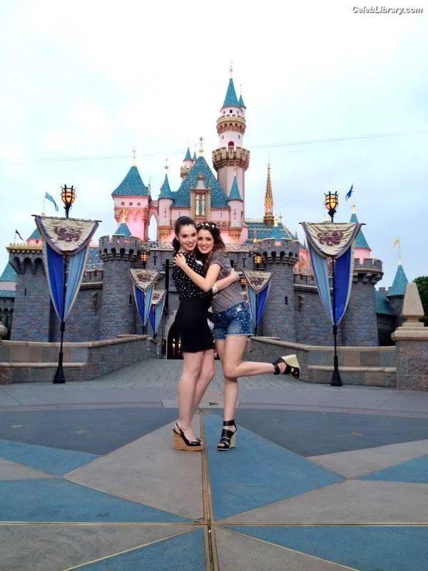 Vanessa Marano photo 5 of 1085