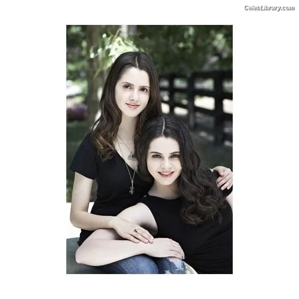 Vanessa Marano photo 7 of 1085