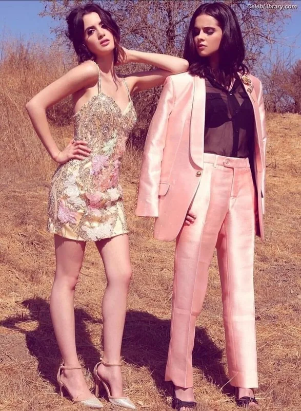Vanessa Marano photo 9 of 1085