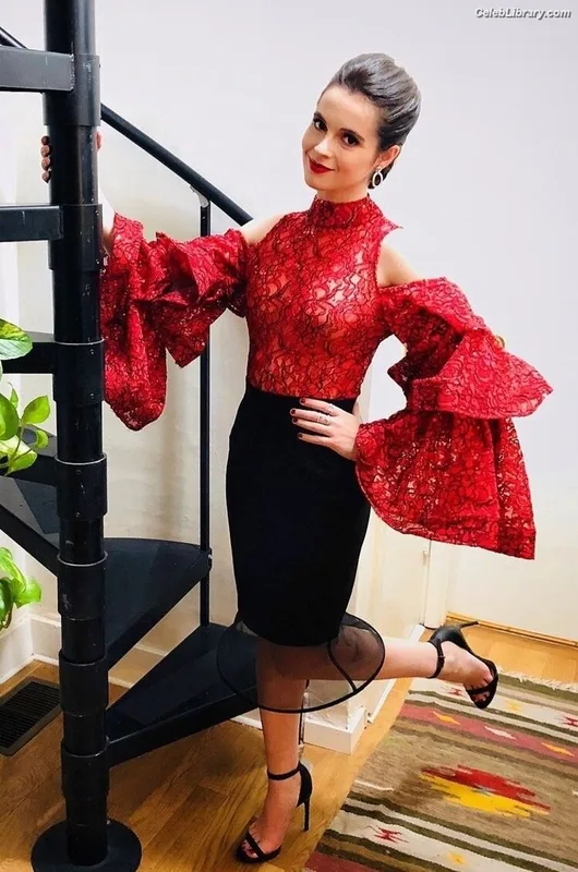 Vanessa Marano photo 12 of 1085