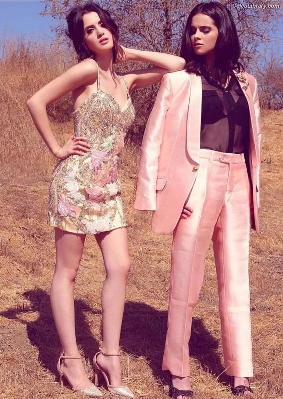 Vanessa Marano photo 14 of 1085