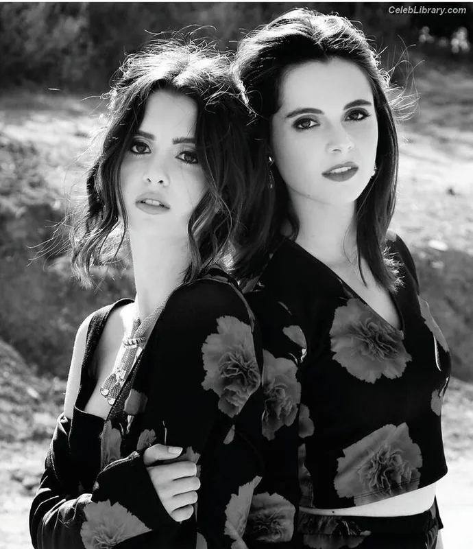 Vanessa Marano photo 15 of 1085