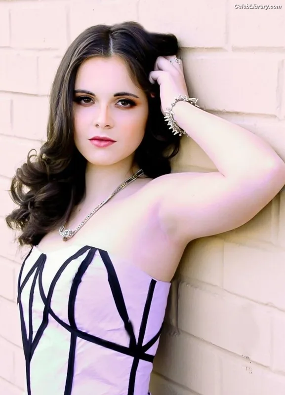 Vanessa Marano photo 3 of 1085