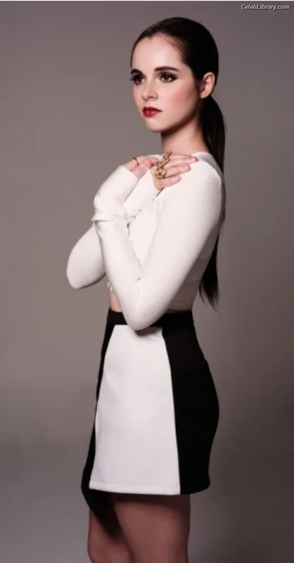 Vanessa Marano photo 8 of 1085