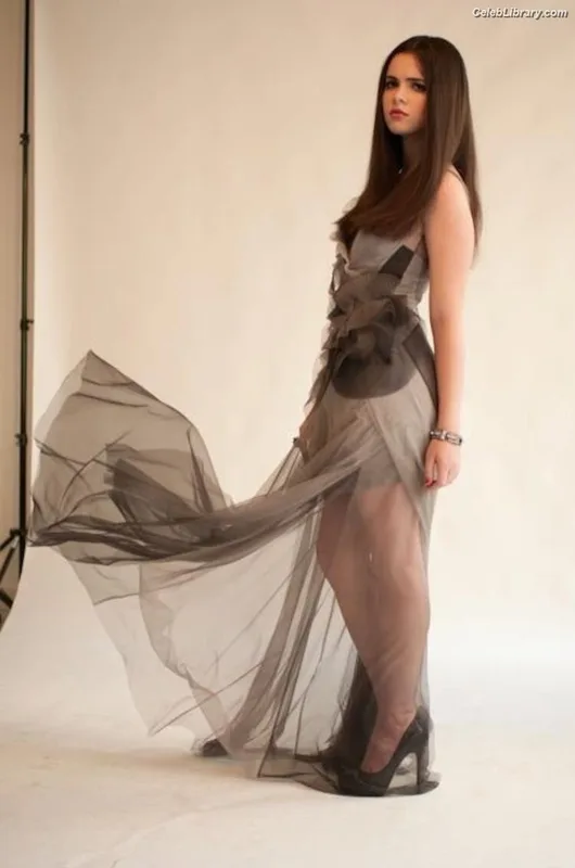 Vanessa Marano photo 11 of 1085
