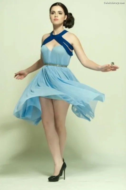 Vanessa Marano photo 12 of 1085