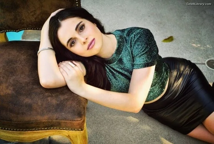 Vanessa Marano photo 13 of 1085