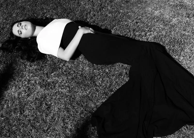 Vanessa Marano photo 11 of 1085