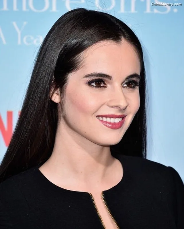 Vanessa Marano photo 15 of 1085