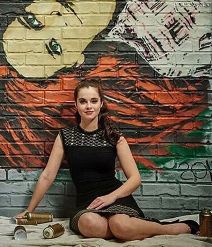Vanessa Marano photo 3 of 1085