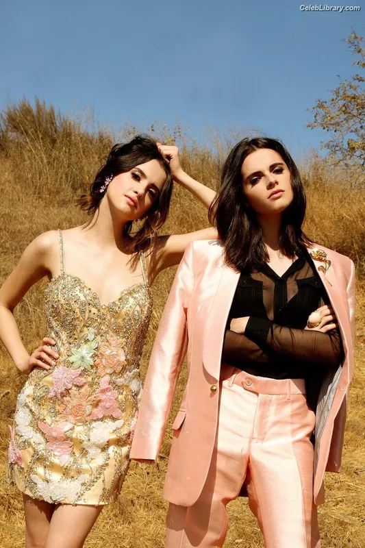 Vanessa Marano photo 10 of 1085