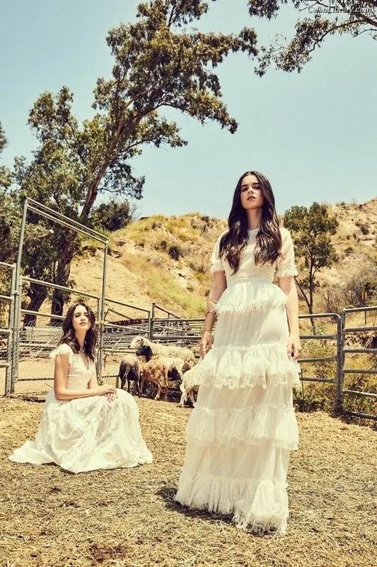 Vanessa Marano photo 13 of 1085