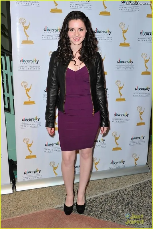 Vanessa Marano photo 19 of 1085