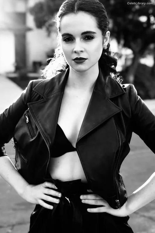 Vanessa Marano photo 20 of 1085