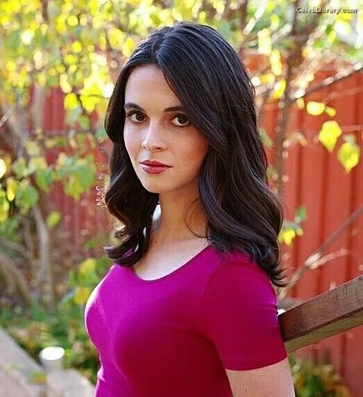 Vanessa Marano photo 2 of 1085