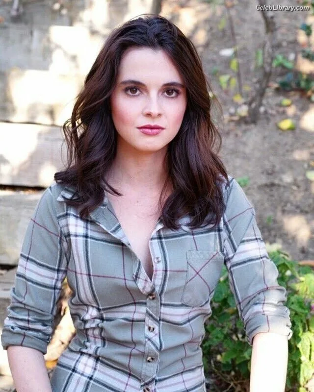 Vanessa Marano photo 12 of 1085