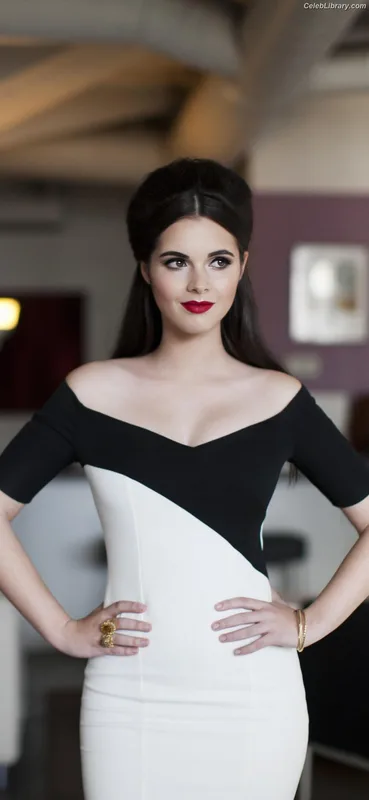 Vanessa Marano photo 12 of 1085