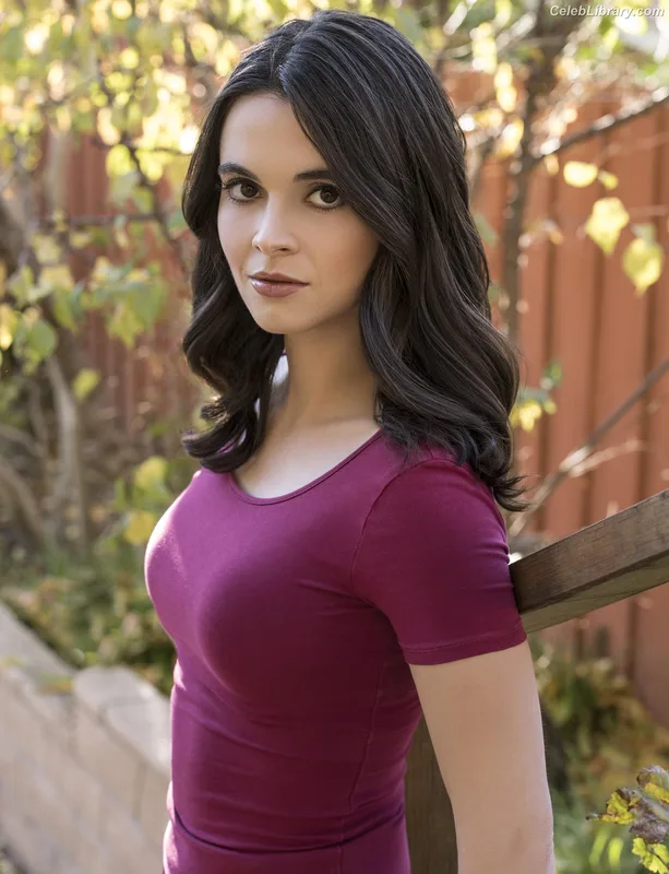Vanessa Marano photo 18 of 1085
