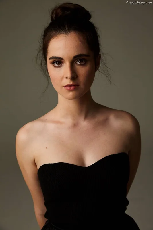 Vanessa Marano photo 20 of 1085
