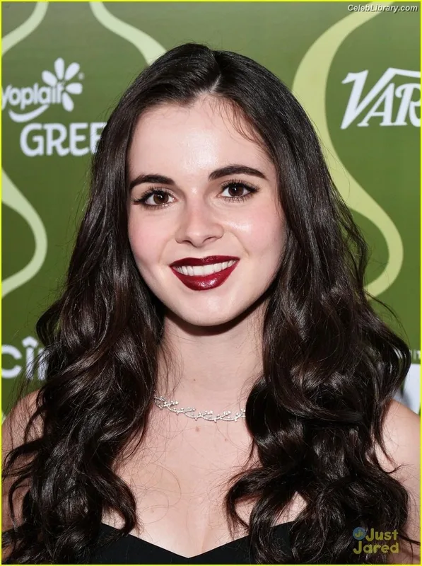 Vanessa Marano photo 22 of 1085