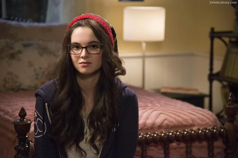 Vanessa Marano photo 1 of 1085