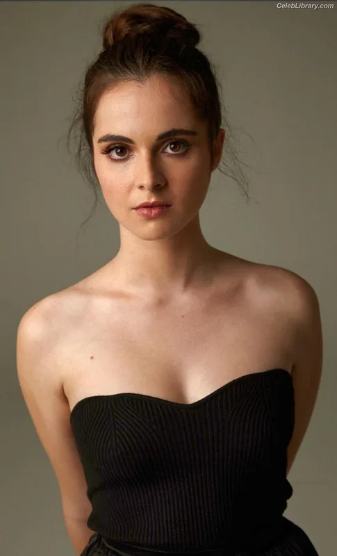 Vanessa Marano photo 22 of 1085