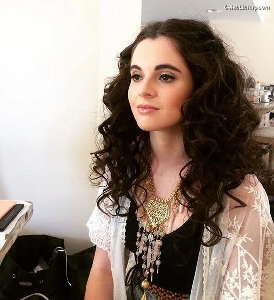 Vanessa Marano photo 7 of 1085