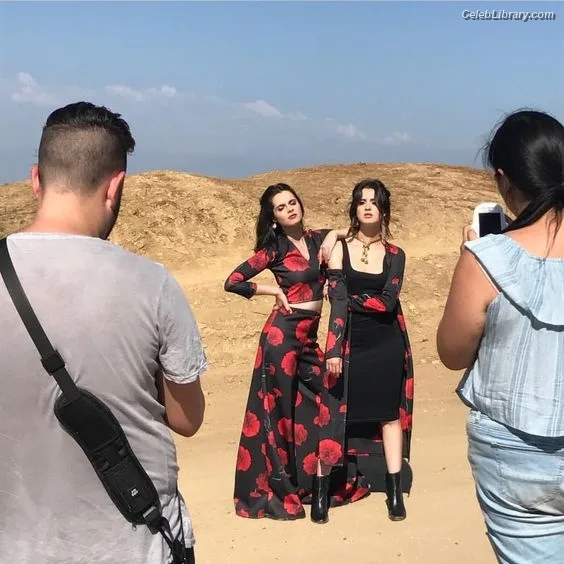 Vanessa Marano photo 16 of 1085