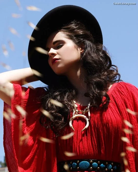 Vanessa Marano photo 10 of 1085