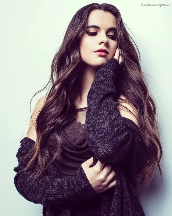 Vanessa Marano photo 18 of 1085