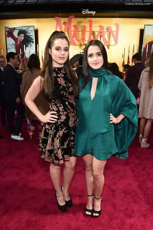 Vanessa Marano photo 19 of 1085