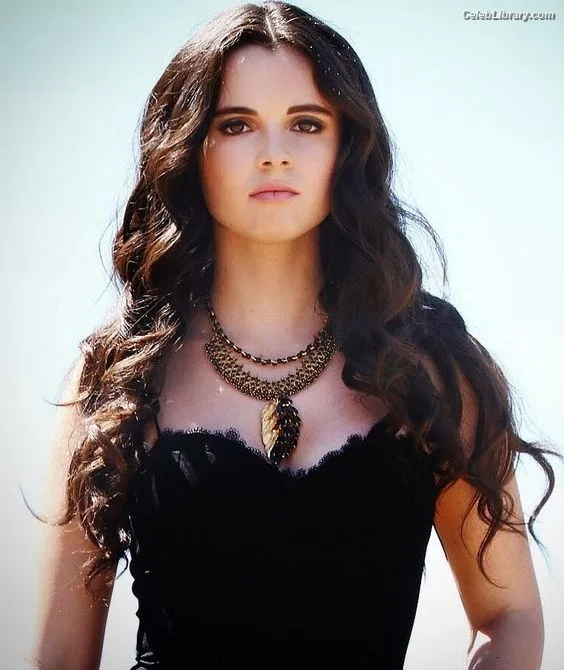 Vanessa Marano photo 20 of 1085