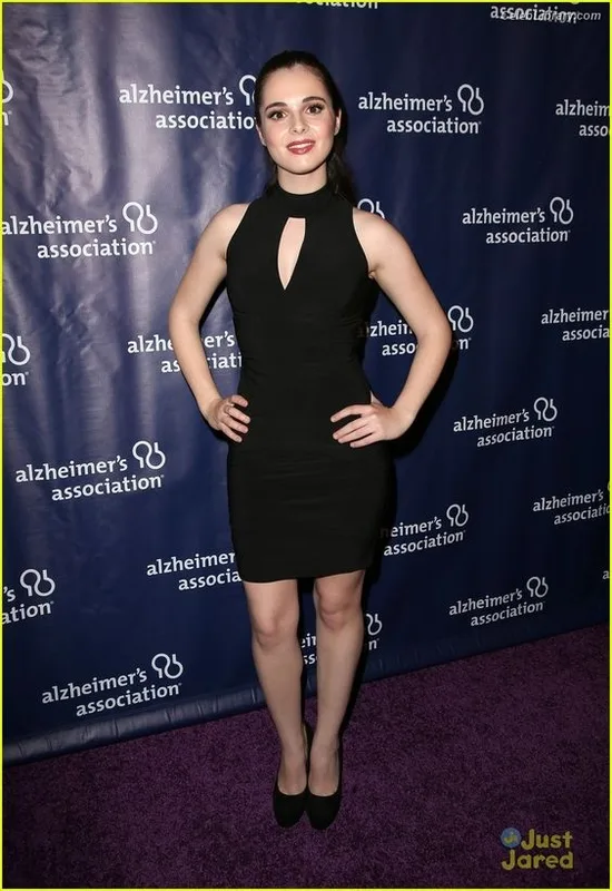Vanessa Marano photo 10 of 1085
