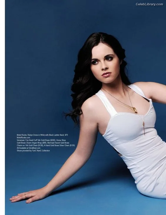 Vanessa Marano photo 1 of 1085