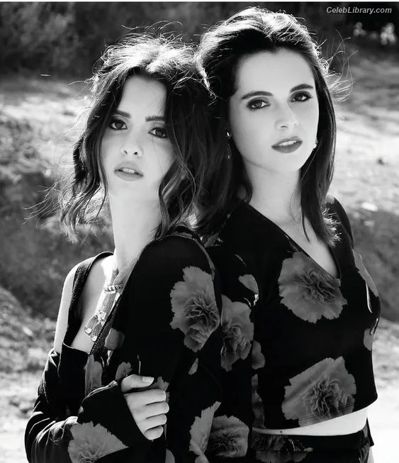 Vanessa Marano photo 6 of 1085