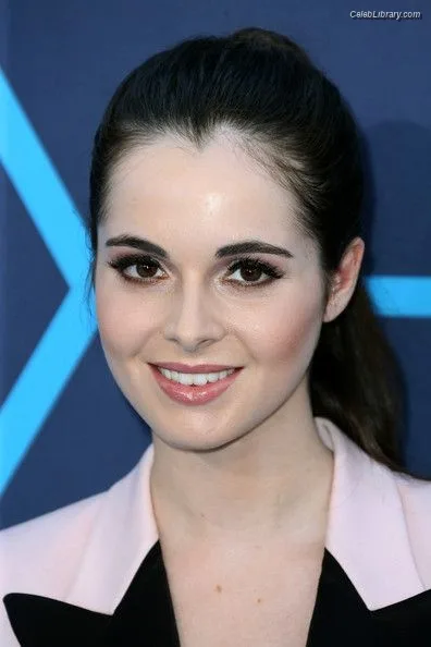 Vanessa Marano photo 19 of 1085