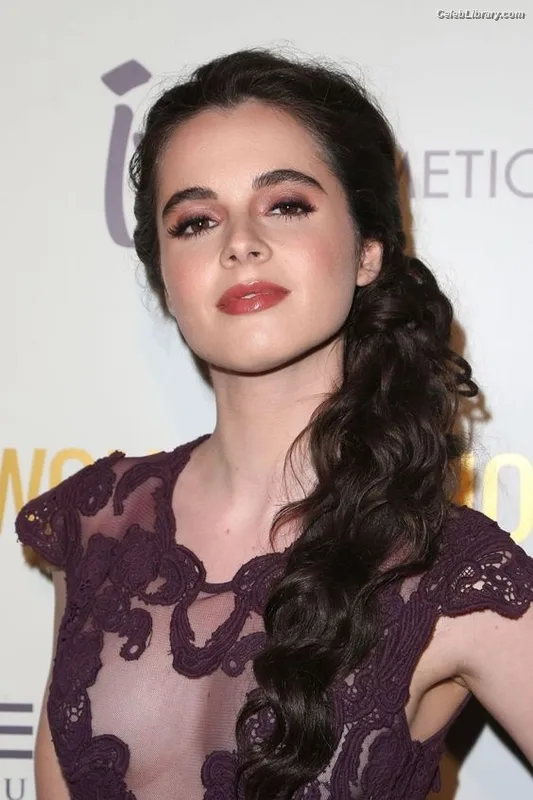 Vanessa Marano photo 21 of 1085