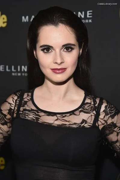 Vanessa Marano photo 5 of 1085