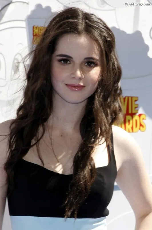 Vanessa Marano photo 12 of 1085